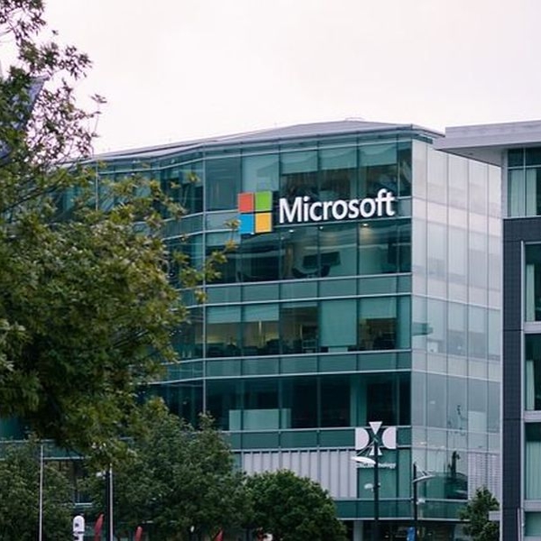 Microsoft Building with commentary on new way of working 